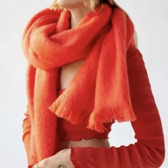 NWT Urban Outfitters Sammi Nubby Blanket Scarf in Red - Picture 1 of 4